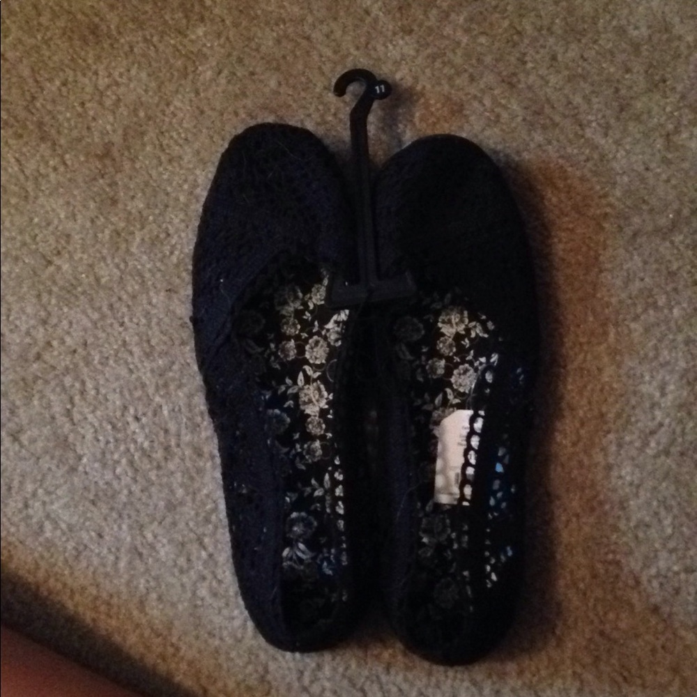 black ballet flats